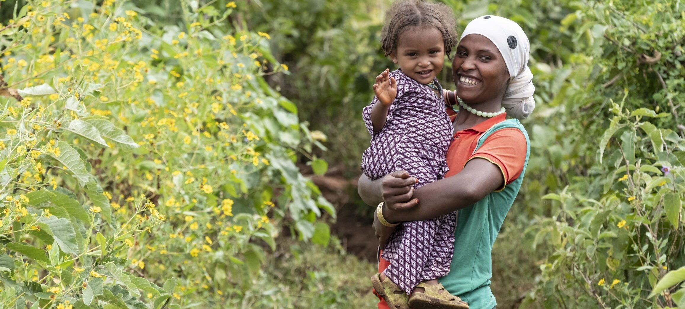 Mother with her child in the Nono Benja project area