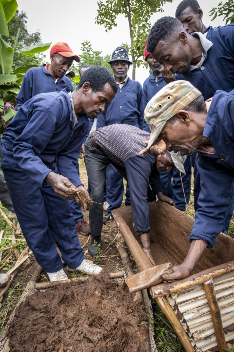 Beekeeper training in the Kawo Koysha project area.